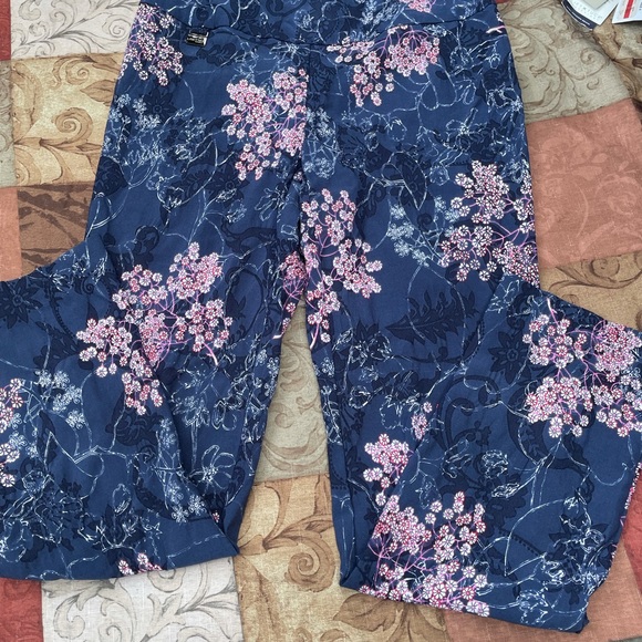 Lisettel Montreal - Picture 2 of 6